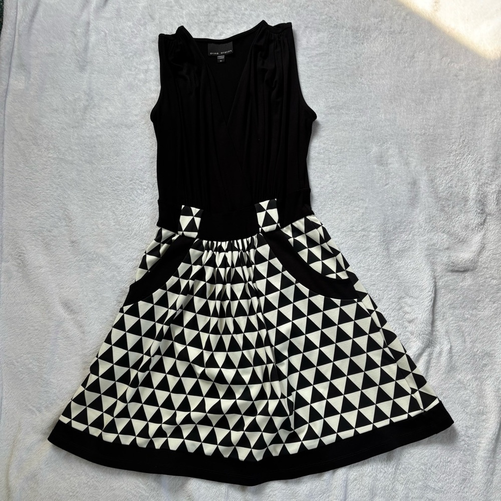 atina cristina Black and White Triangle Pattern Sleeveless Dress. Size XS - Picture 3 of 9